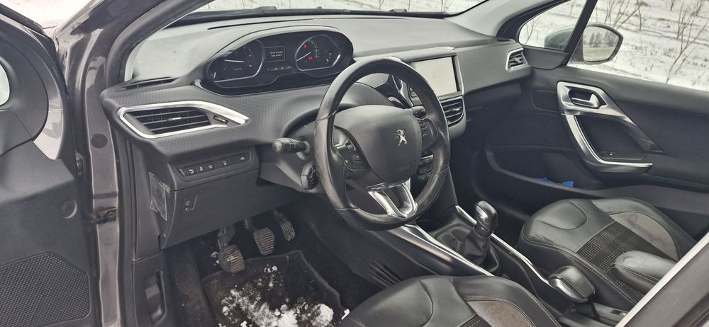 Peugeot 2008 nawigacja klimatronik panorama