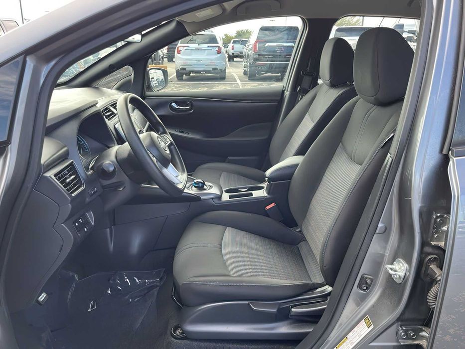 Nissan LEAF S      2025