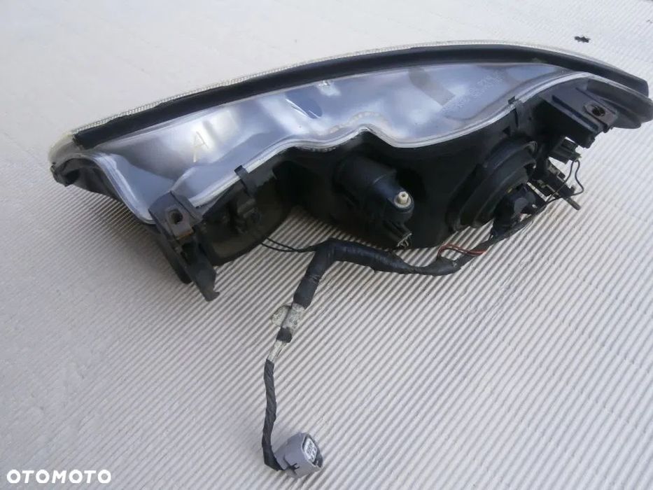 Lampa Reflektor Prawa Euro Chrysler 300m