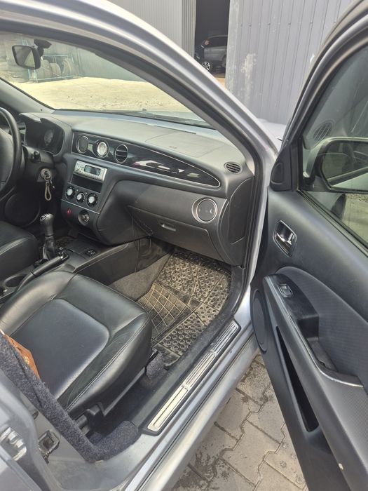 mitsubishi outlander 1 2004 2.0 Г/Б