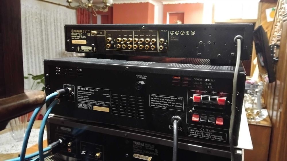 Підсилювачі два болока Uher La1200 i Kenwood C-2 .