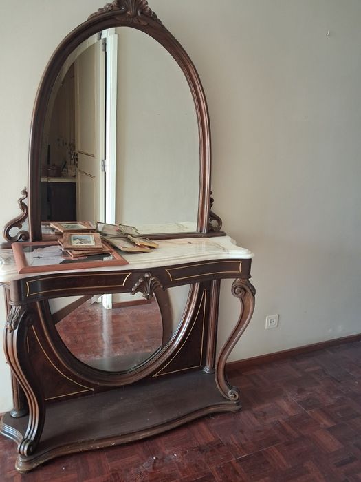 Móvel de entrada com pedra mármore