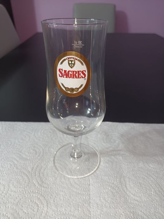 Copos de cerveja em vidro