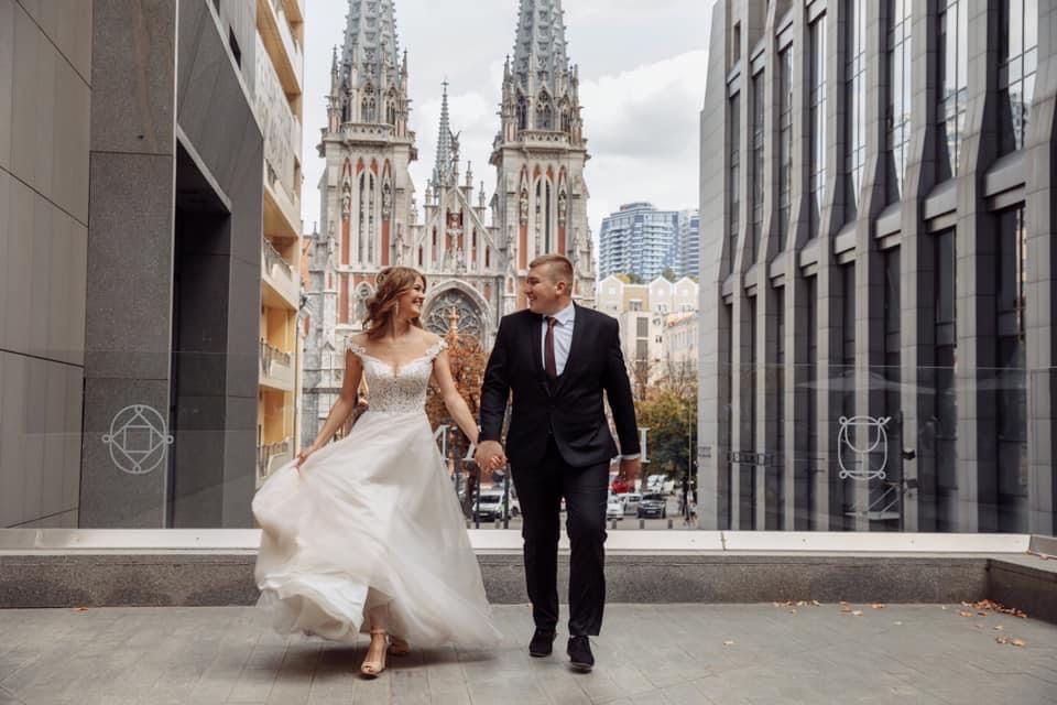 Весільна сукня,  не вінчана