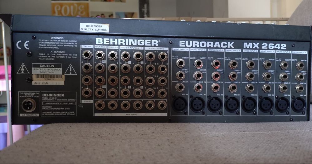 Mesa de Mistura Behringer Eurorack MX 2642 (Sem Fonte de Alimentação)