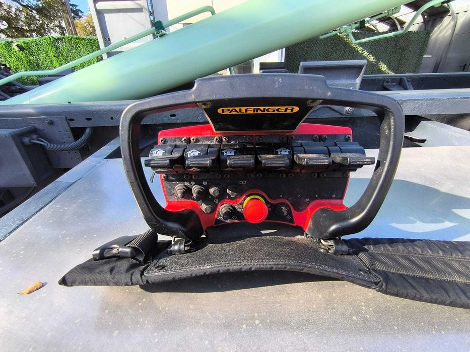 Camião 26T ampliroll grua volvo fm340 125mKms 2007 caixa auto