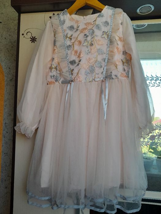 Плаття для дівчинки. На ріст 152.