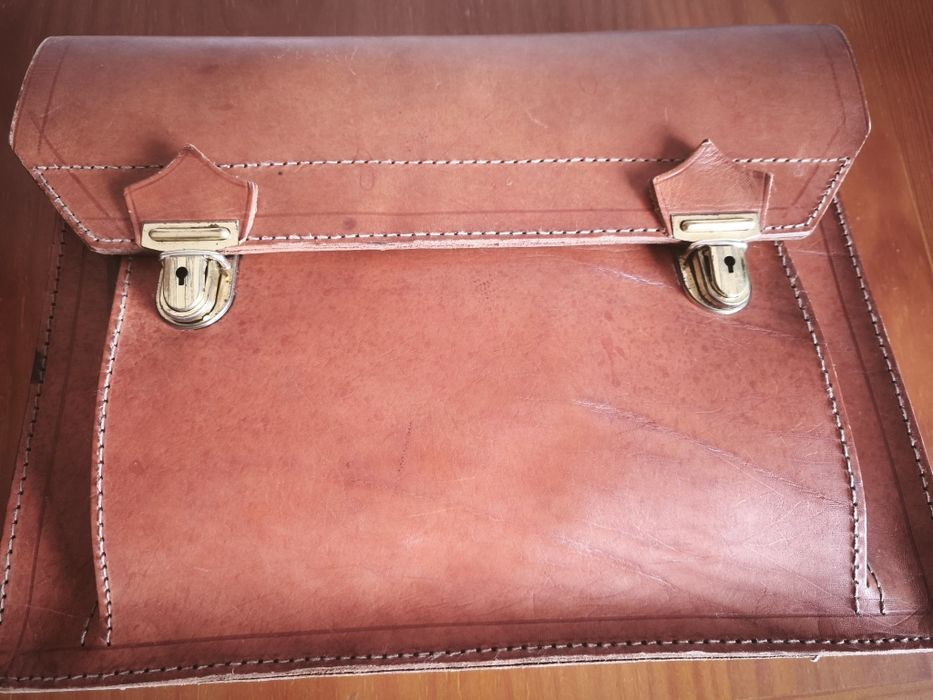 Mala pele unisexo. Bom estado.