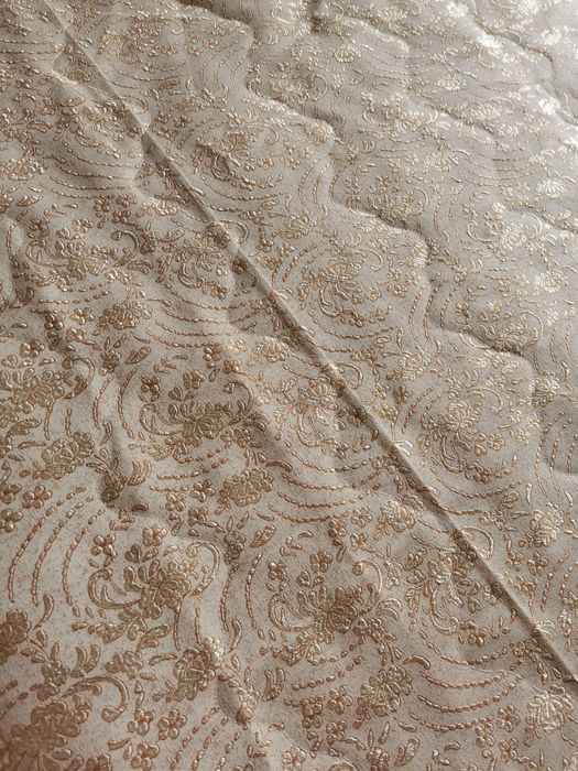 Покривало на ліжко з подушками