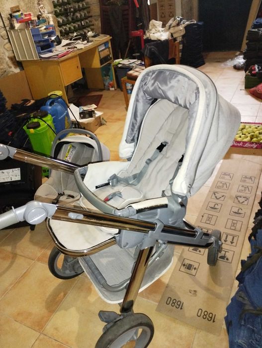 Carrinho de bebe e ovo com base com isofix