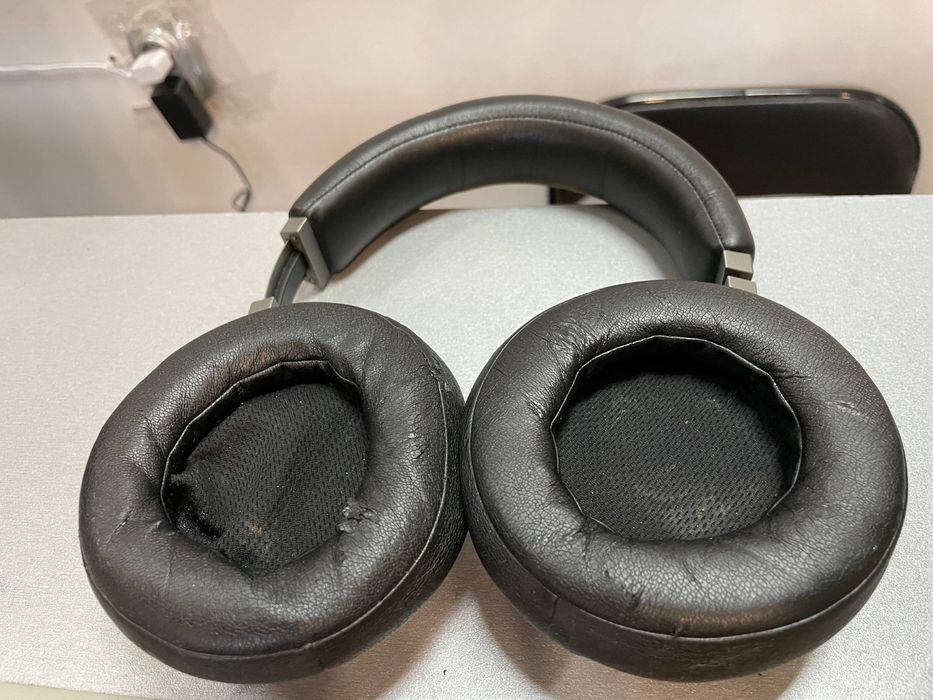 Бездротові ігрові навушники Corsair Virtuoso RGB Wireless