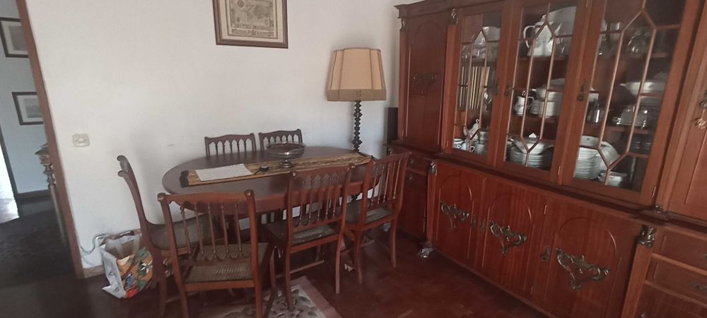 Móvel de Sala + mesa + cadeiras