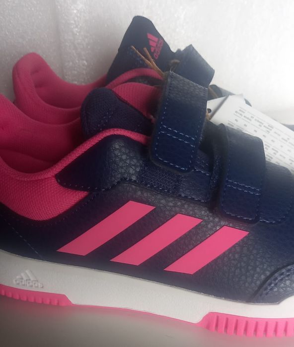 Sapatilhas Adidas Tamanho 33 Novas com etiqueta