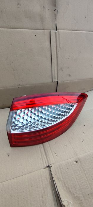 Ford Mondeo MK4 kombi 2007r.  Lampa tył prawa lewa komplet