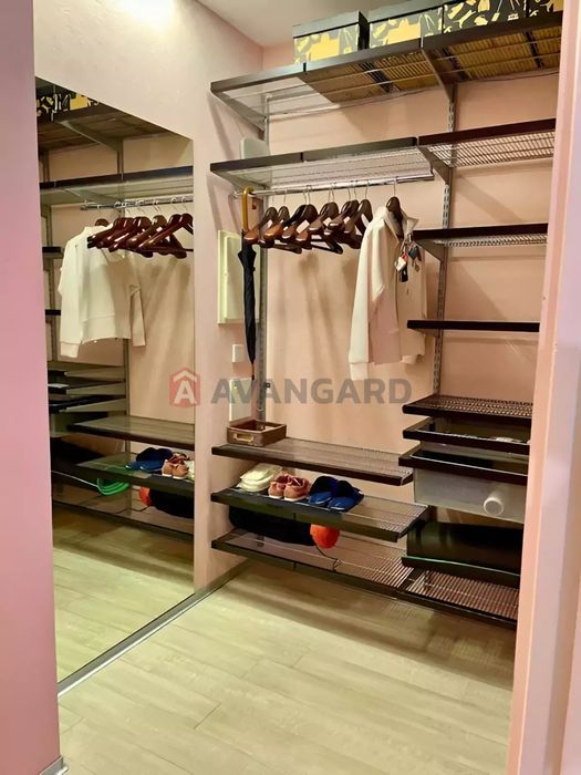 Продаж квартири з дизайнерським ремонтом у ЖК “4 Сезони” біля метро