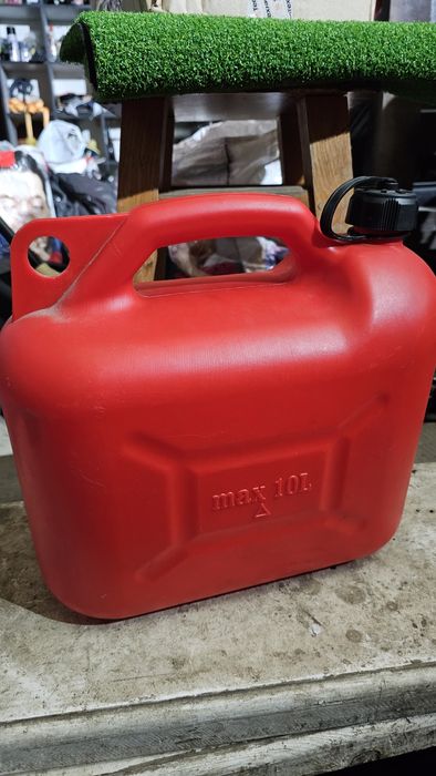 Генератори та вуличний кожух, короб, каністри