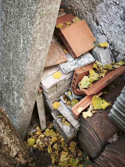Materiais construção abobadilhas tijolos cerâmicos marmorite telhas