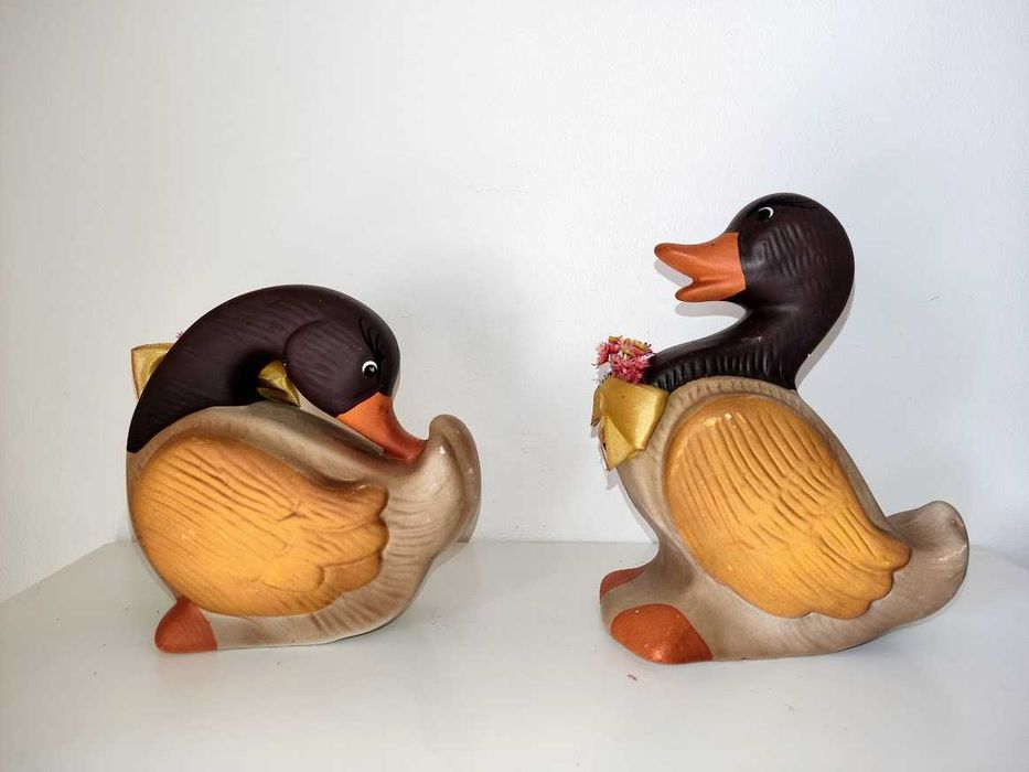 Patos em faiança do Brasil pintados à mão