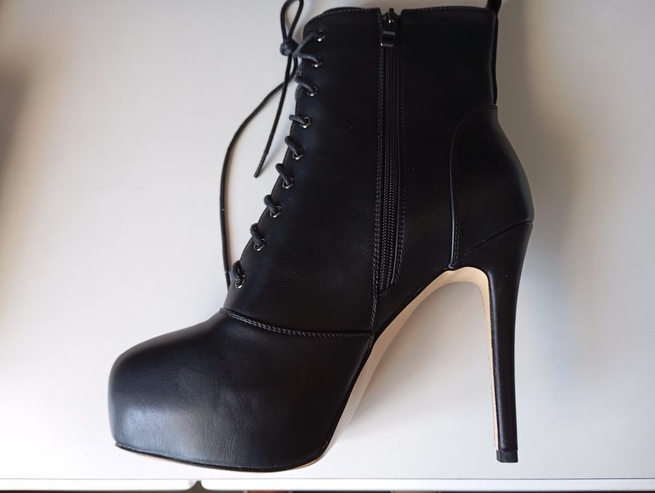 Vendo botas de cano curto 42/43