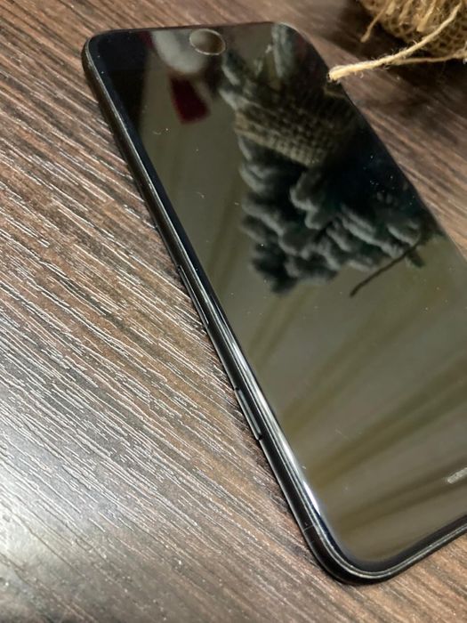 Телефон смартфон Apple iPhone 7  Black