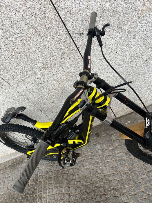 YT Tues CF Pro 27.5 Downhill