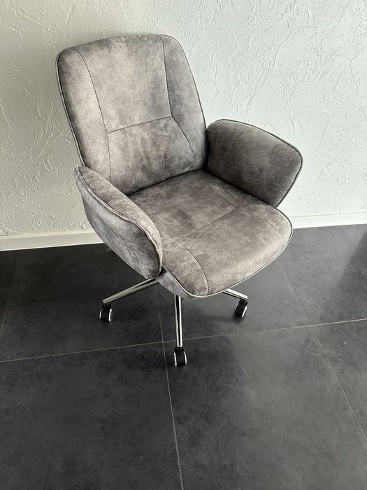 Fotel obrotowy regulowana wysokość