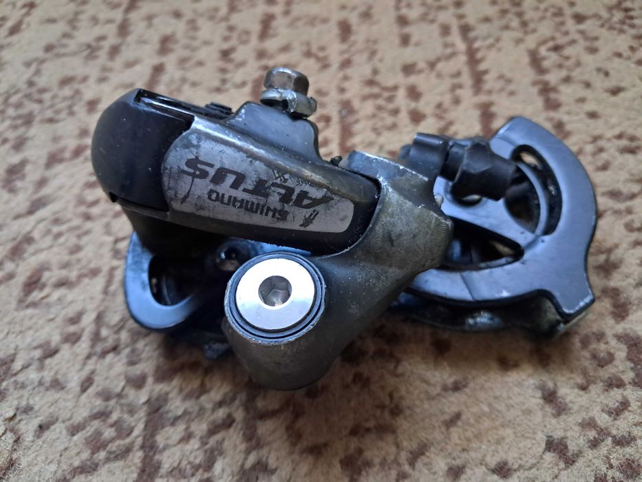 Przerzutnik tylny Shimano Altus