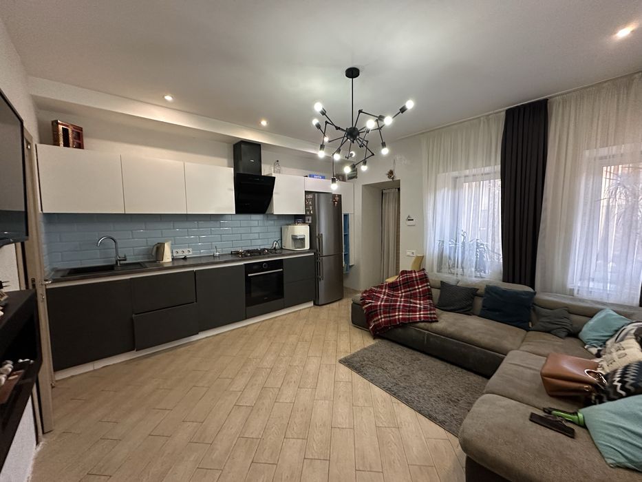 Таунхаус Центр 72 м с ремонтом 2 комнаты +Кухня гостиная