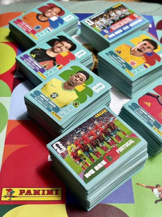 Cromos FIFA World Cup 2026 Panini - Normais, emblemas e equipa