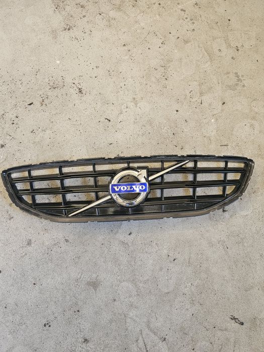 Gril atrapa volvo v40 2012-2016