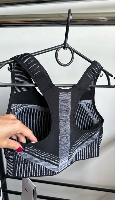 Спортивний топ бра Nike