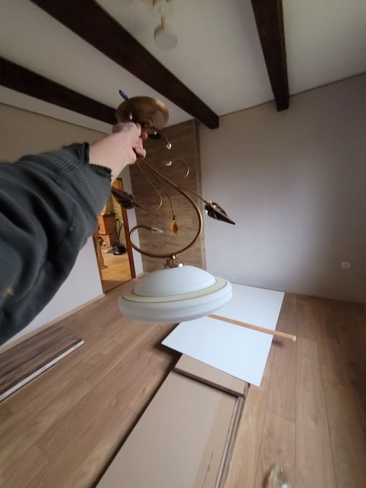 Продам люстри бу