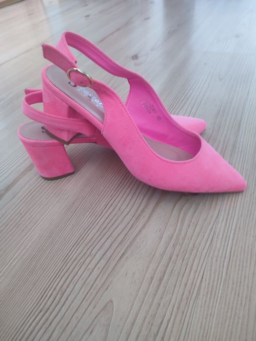 Czółenka na słupku 40