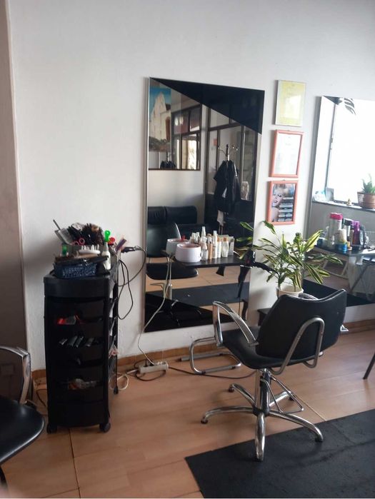 Vendo Mobília de Cabeleireiro tudo por apenas 600€