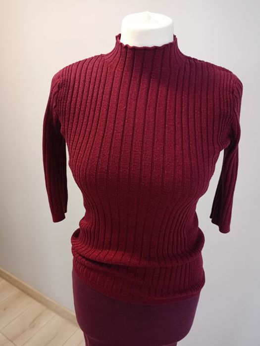 Sweterek bordowy w prążek