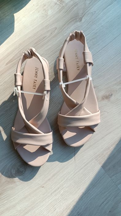 Sandałki dla dziewczynki