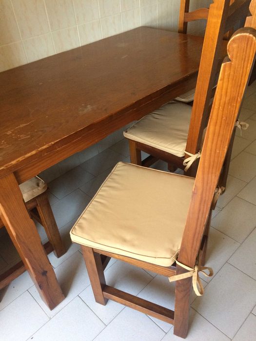 Mesa com 4 cadeiras