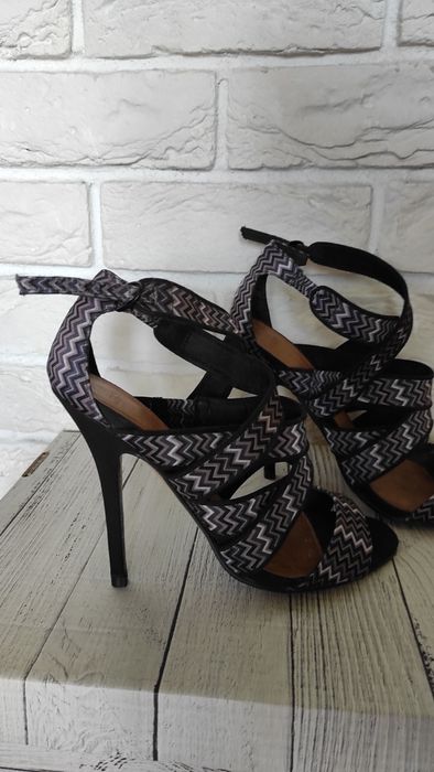 Sandały na obcasie rozm. 37