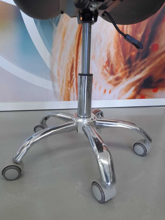 Cadeira Profissional Mocho com Encosto (OFERECEMOS ENTREGA OU ENVIO)