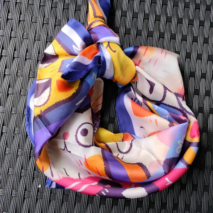 Apaszka w koty 65x65 cm