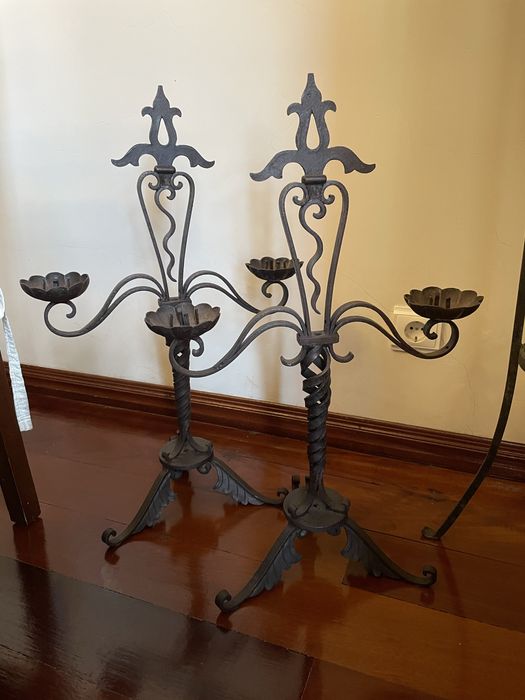 Castiçais em ferro