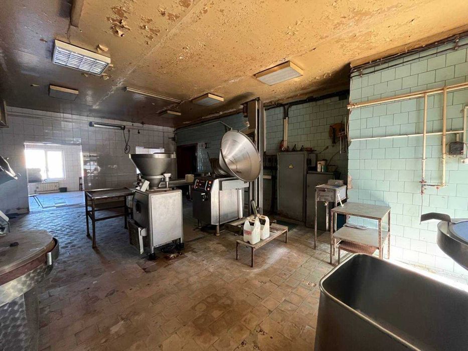 Продаж виробництва ковбасних виробів. 800м2, 7 соток + обладнання