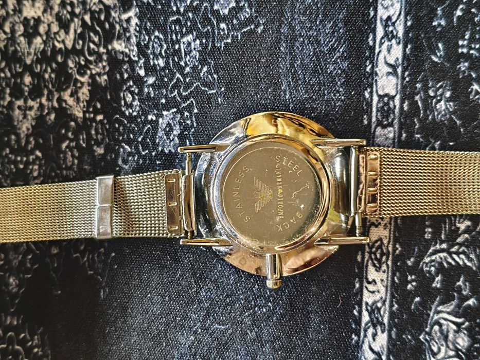 Часи Emporio Armani