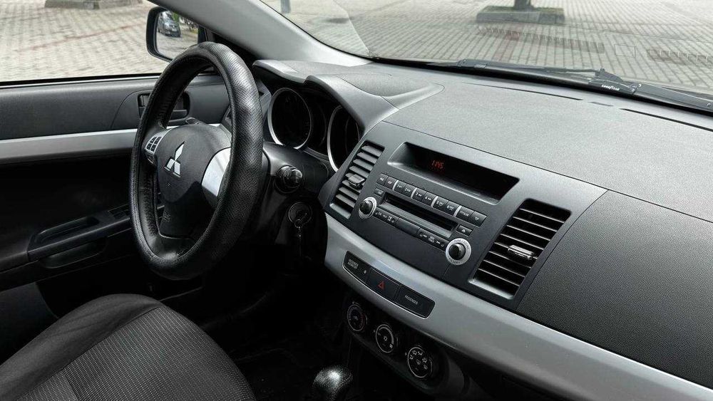 Mitsubishi Lancer 2011 Автомат 2011 газ бензин