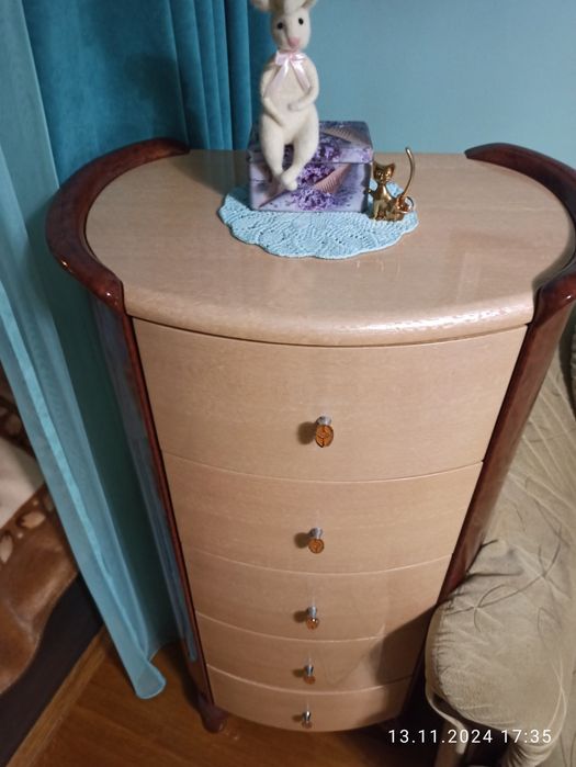 Набір меблів у вітальню. Стінка, комод, столик