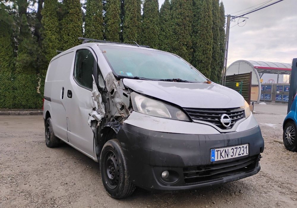 Nissan NV200  2013r, 1.5 DCI. Uszkodzony prawy przód i lewy tył. Jeździ