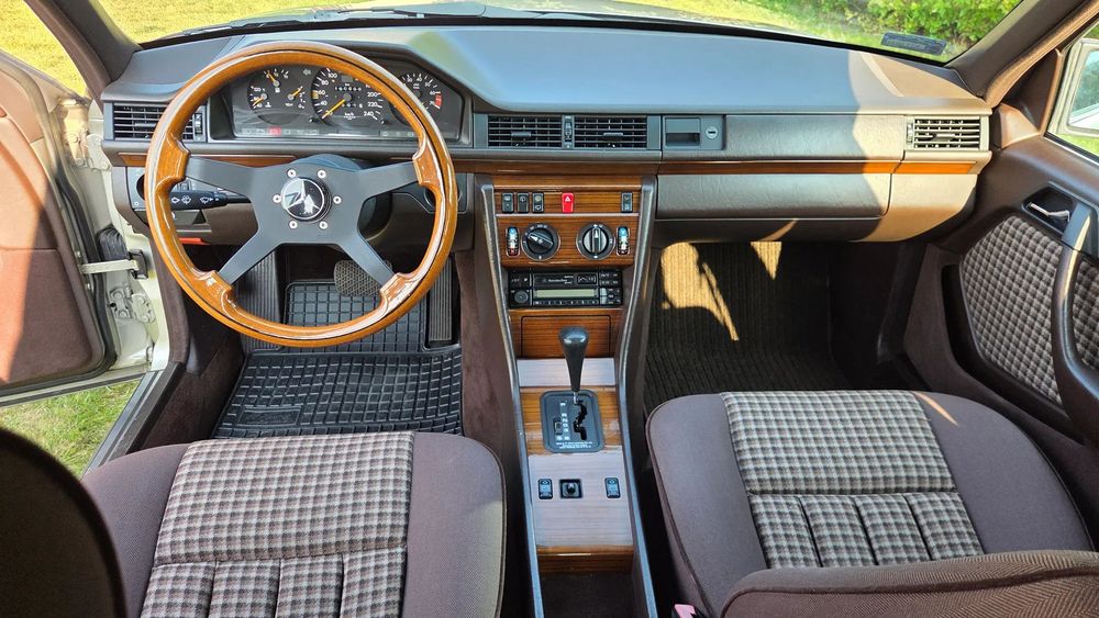 Mercedes-Benz W124