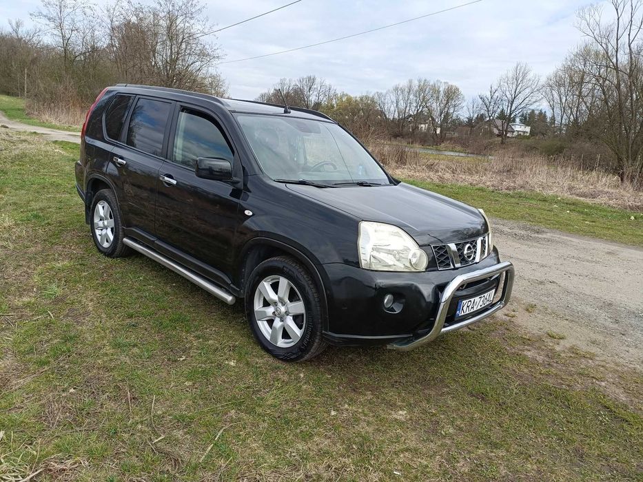 Samochód SUW Nissan X-Trial
