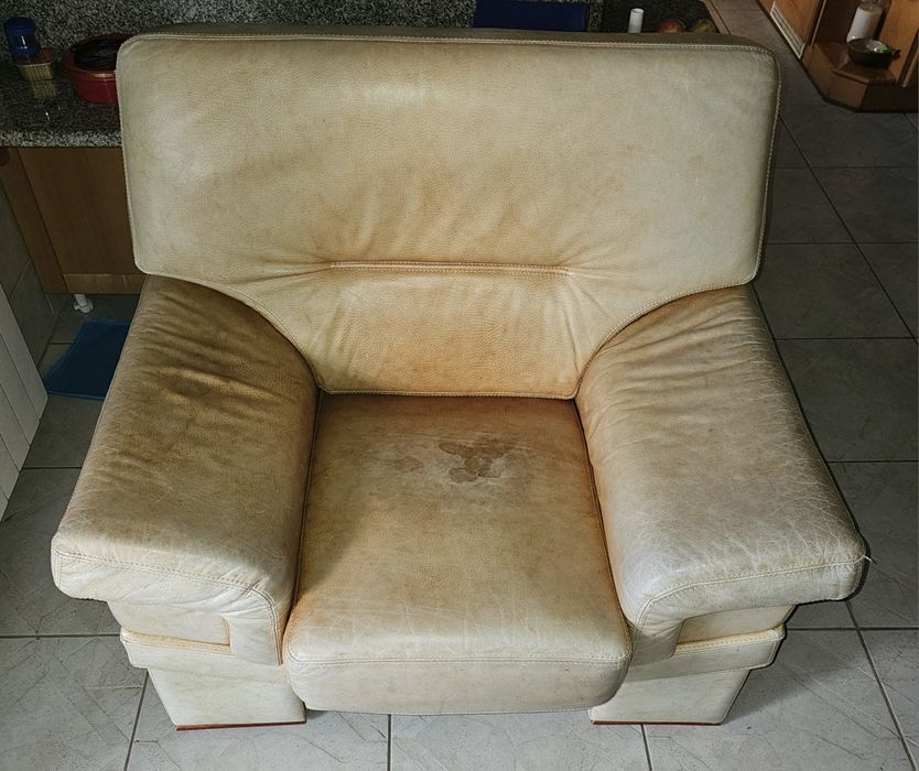 SÓ HOJE Conjunto de sofás em pele genuína – 3+1+1 lugares (bege)