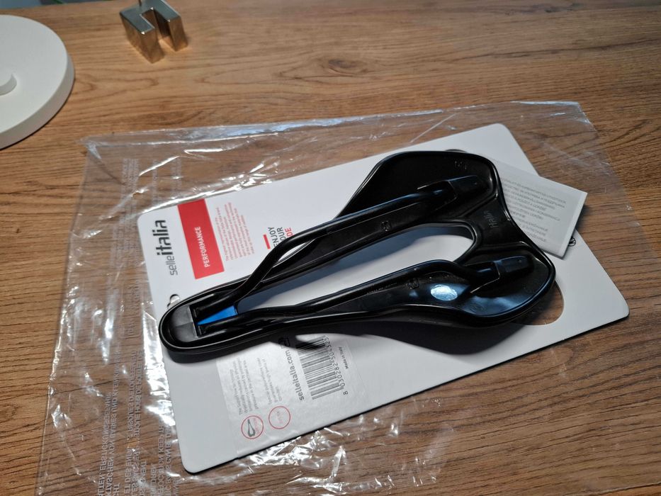 Selim Selle Italia SLR Boost + Pedaleiro Ultegra R8100 + Selim Syncros